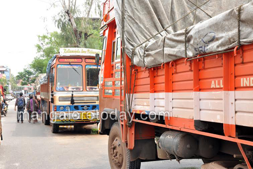 raids sand truk in mangalore 4